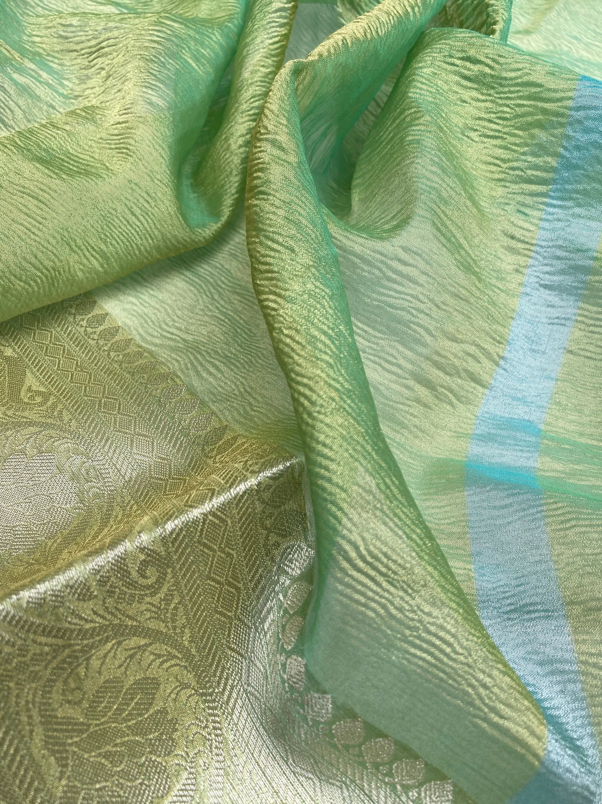 Elegant Green Pure Crushed Tissue Handloom Banarasi Saree