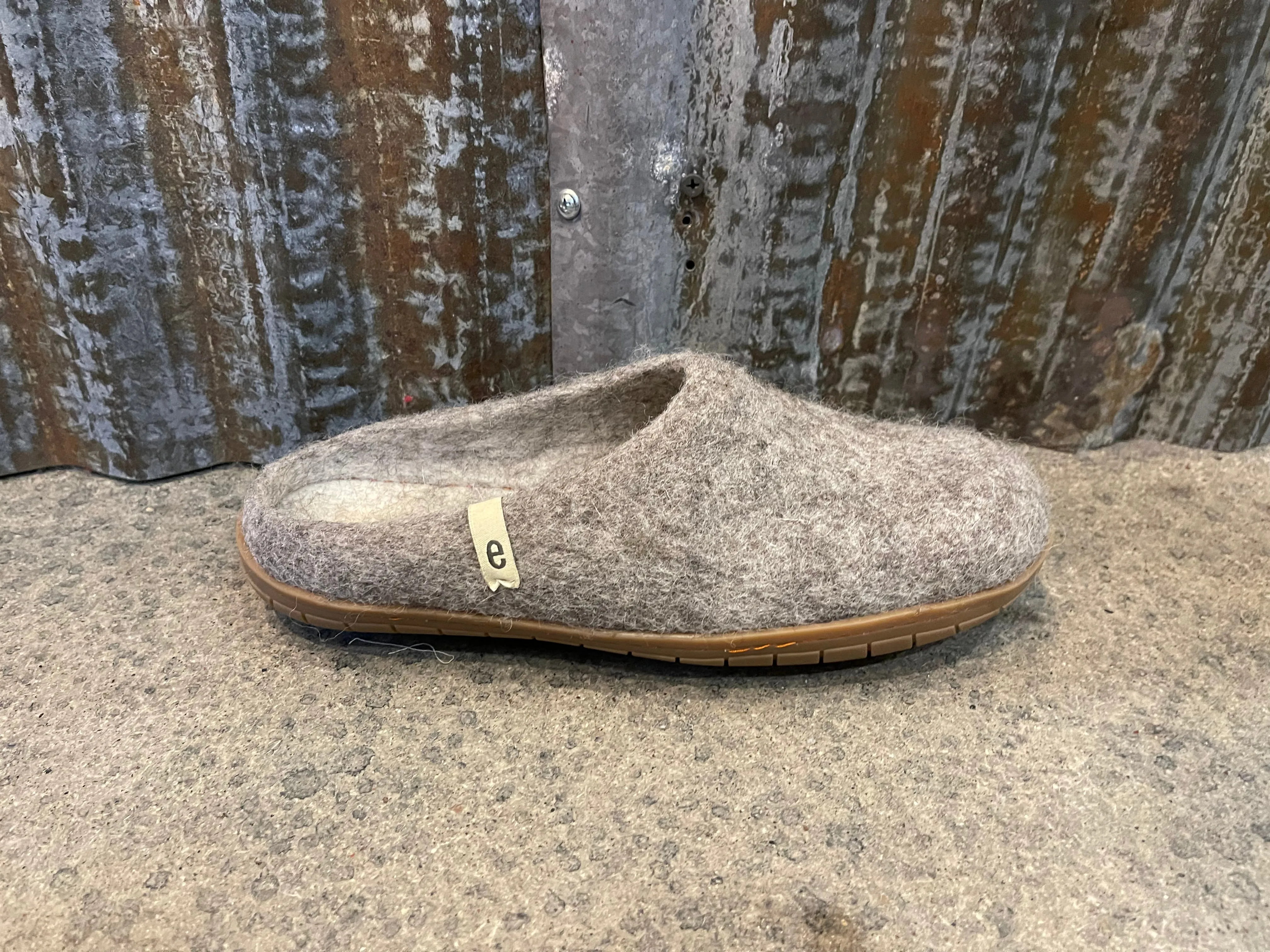 Natural Gray Slippers with Rubber Sole