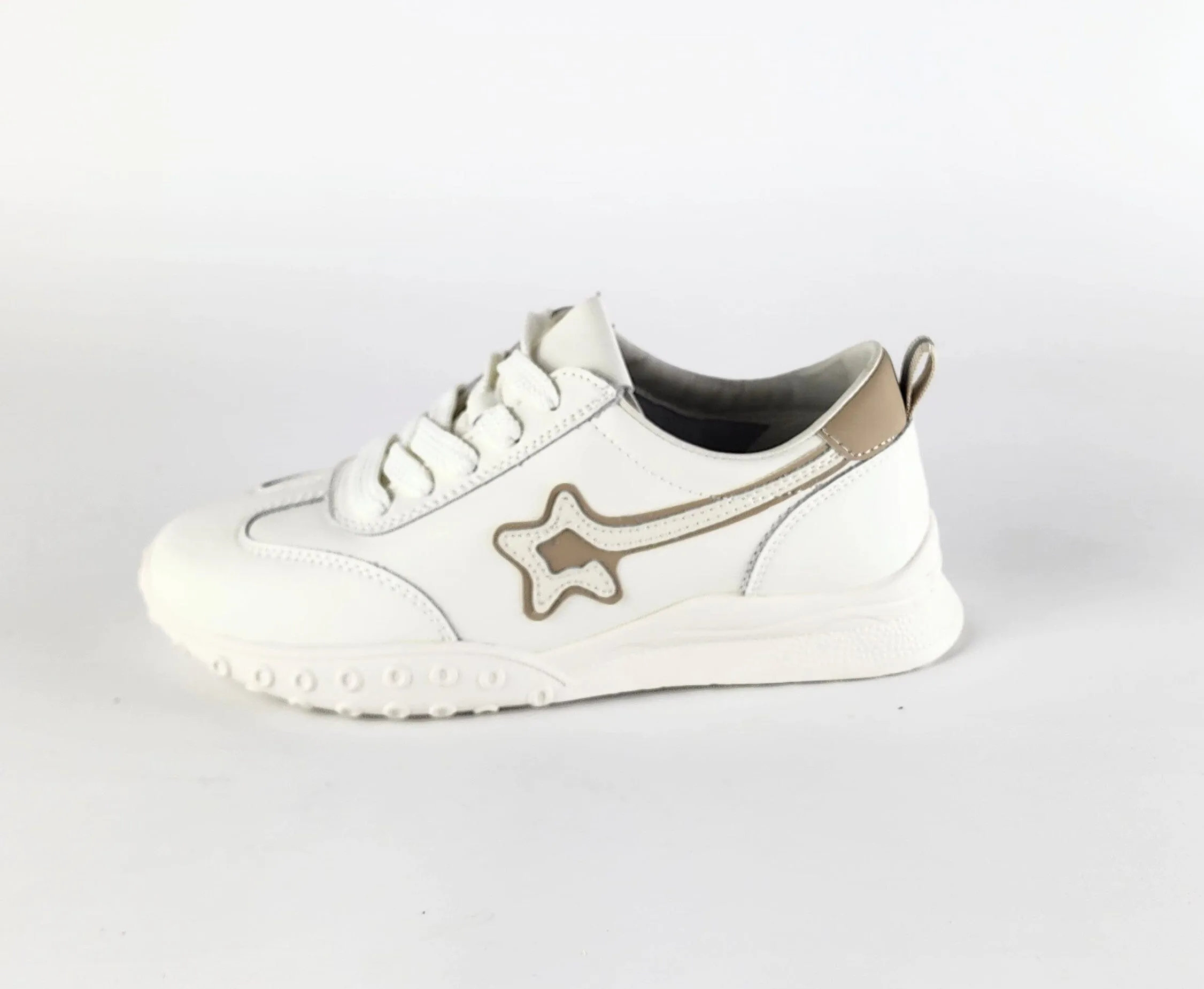 SS23009 White leather sneakers with star and flexible sole SALE