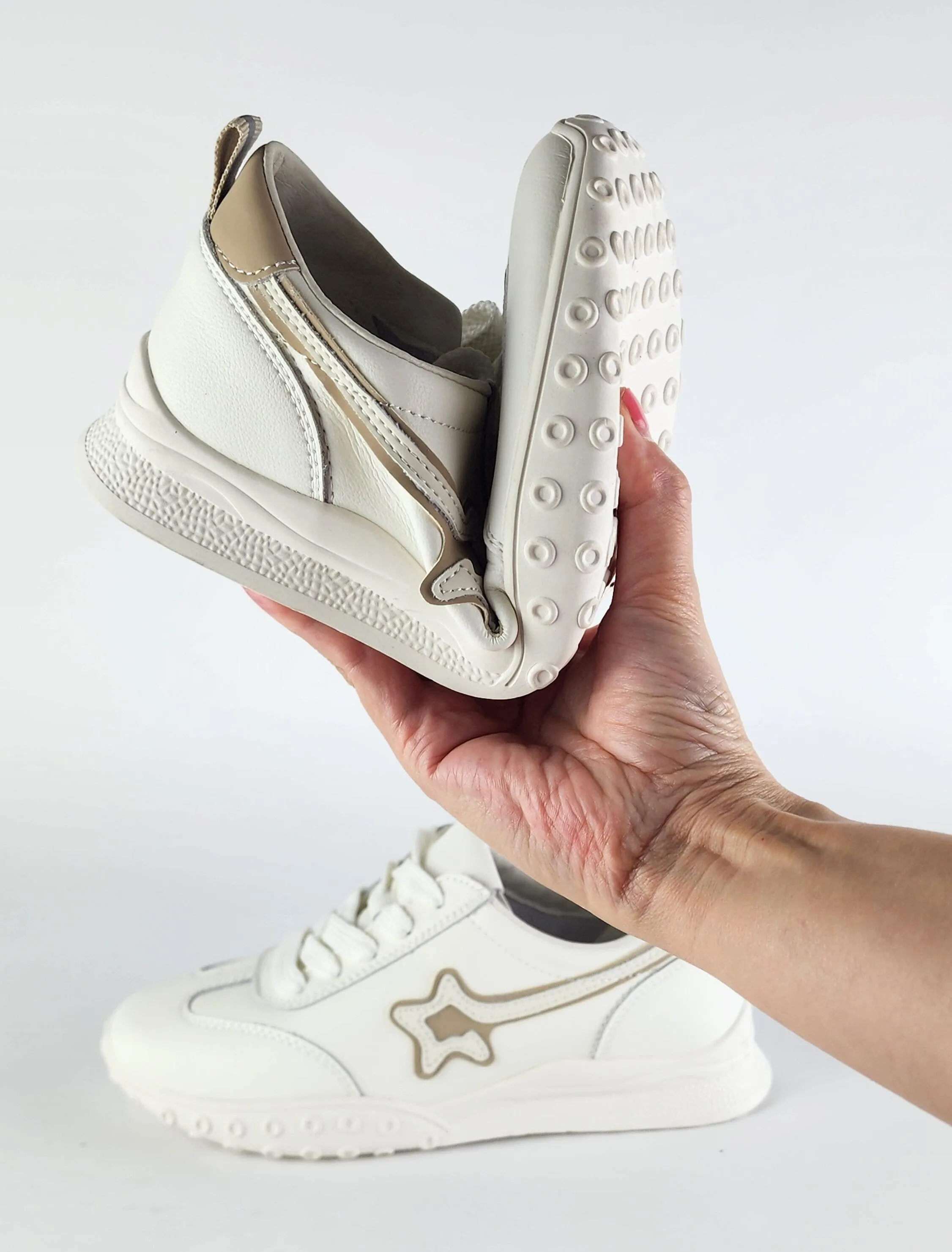 SS23009 White leather sneakers with star and flexible sole SALE