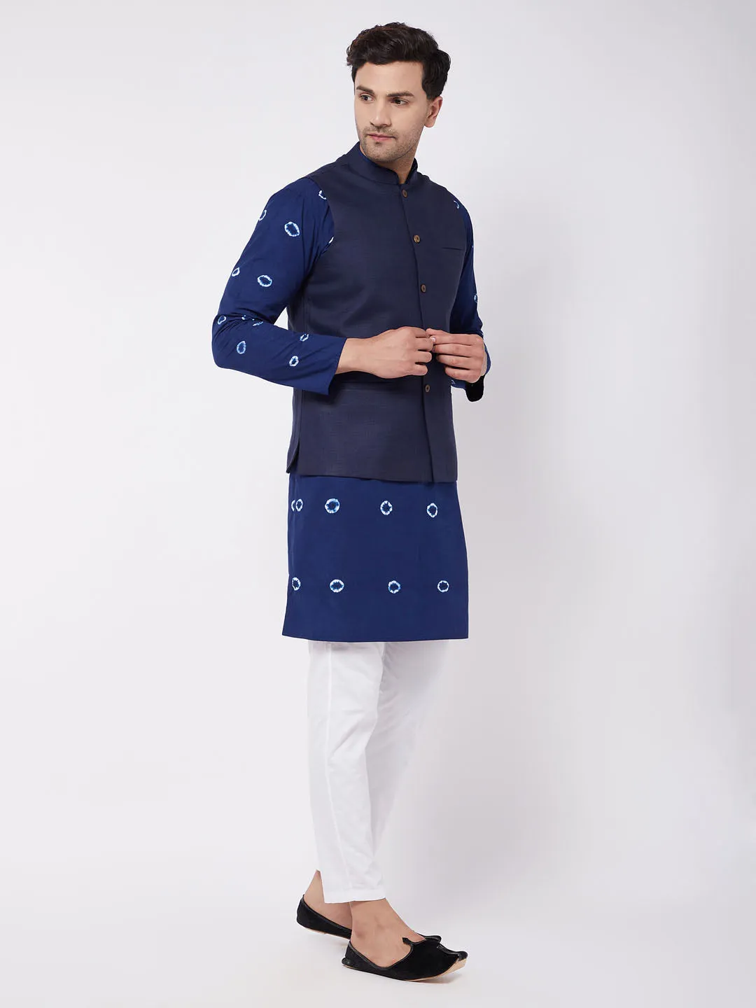 VASTRAMAY Men's Navy Blue Solid Nehru Jacket With Blue Tie Dye Print Kurta And White Cotton Pant Style Pyjama